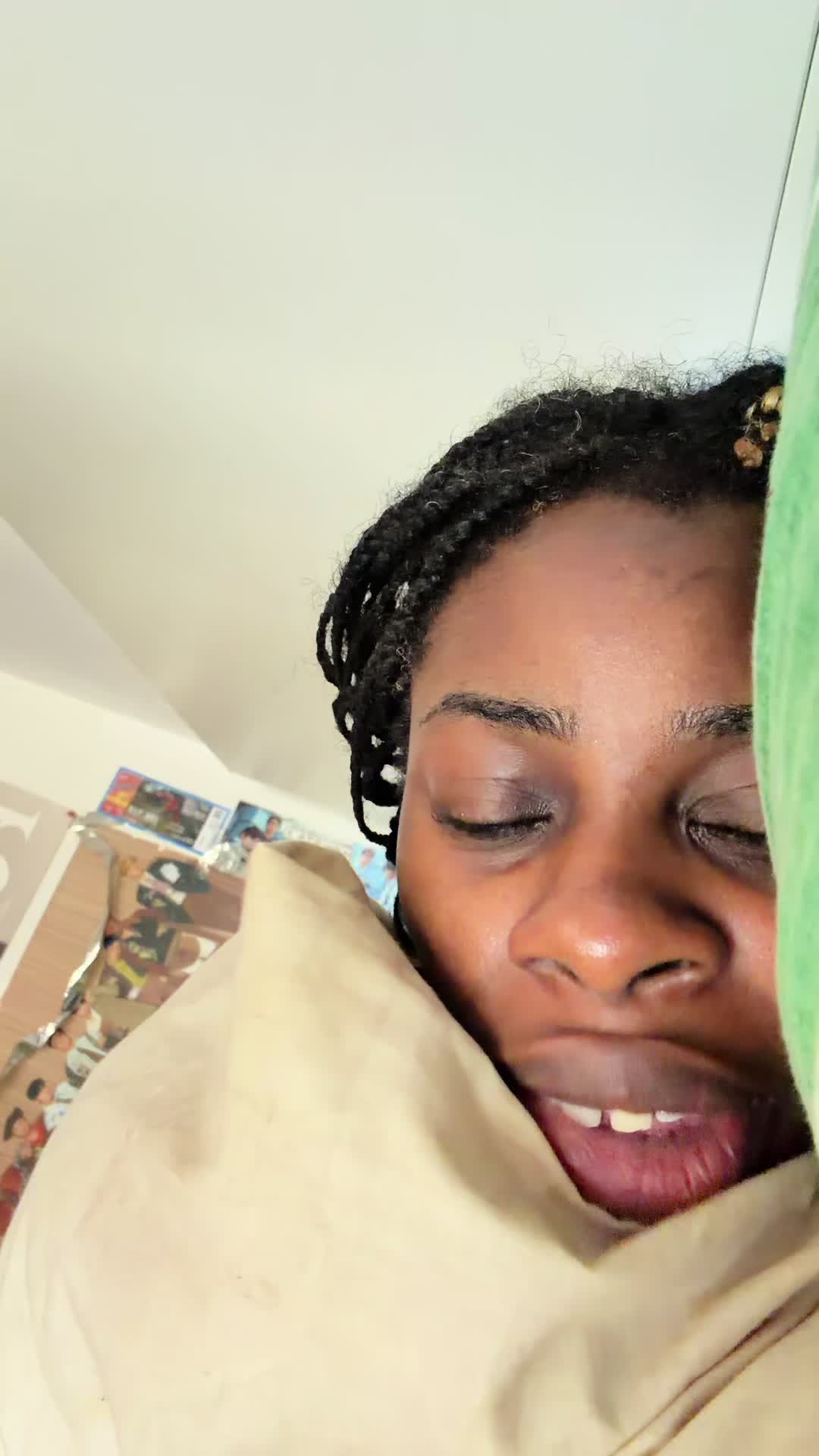 @𝗟𝗮𝘂𝗿𝗲... '