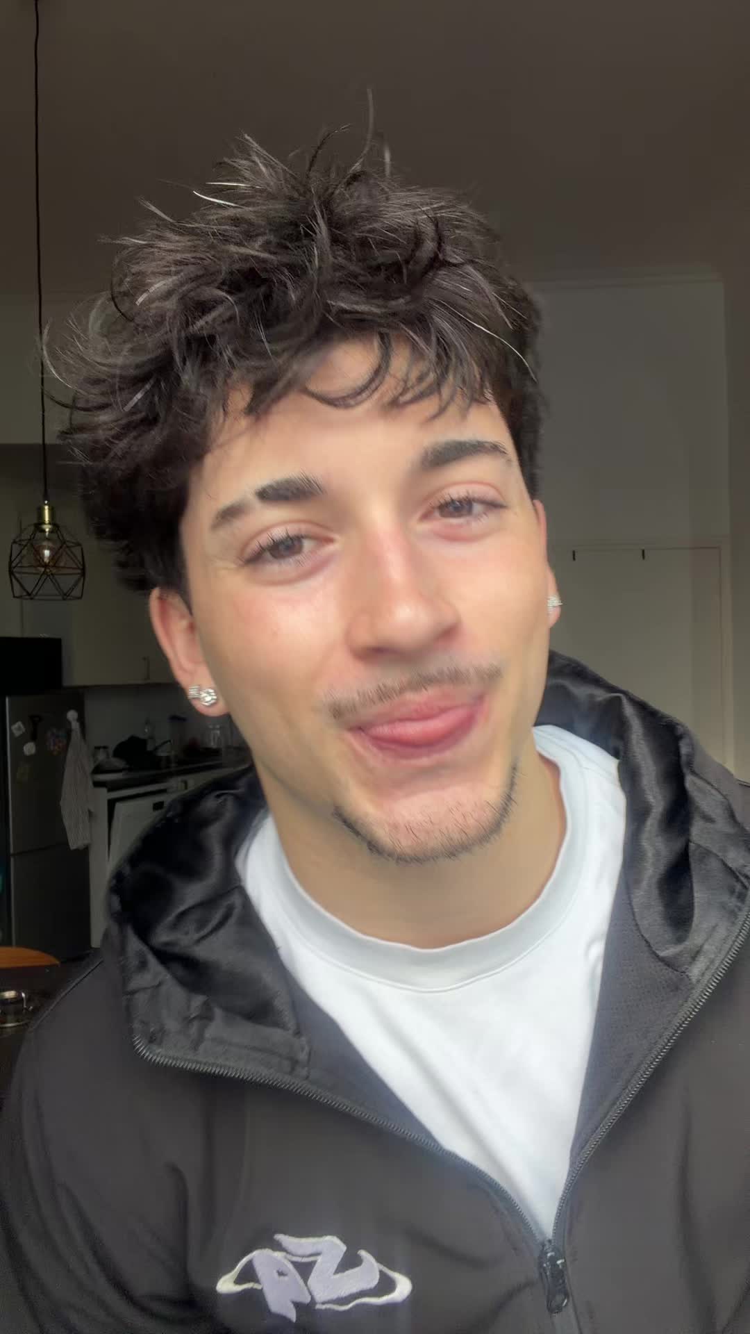 @adeltefaitunpetitreuf