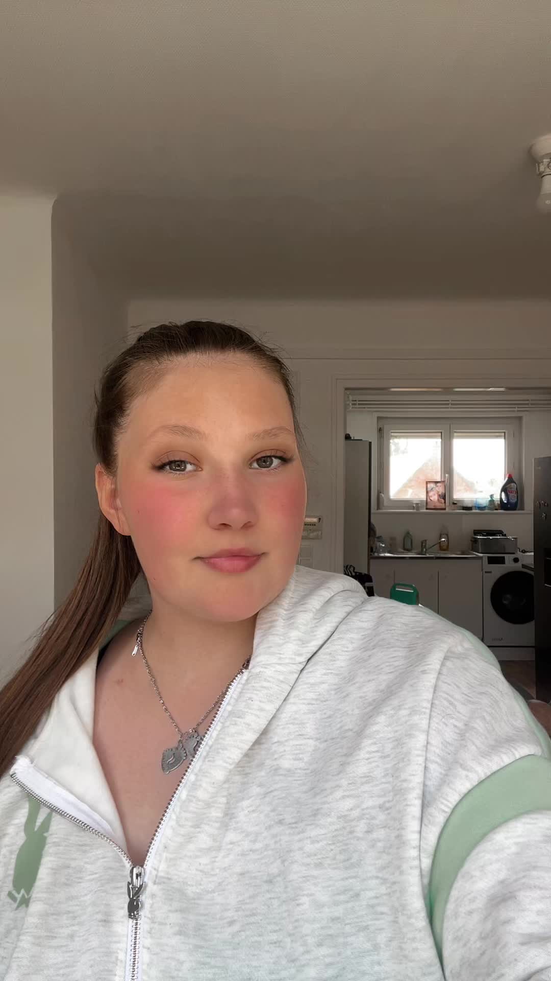 @Emeline_olv