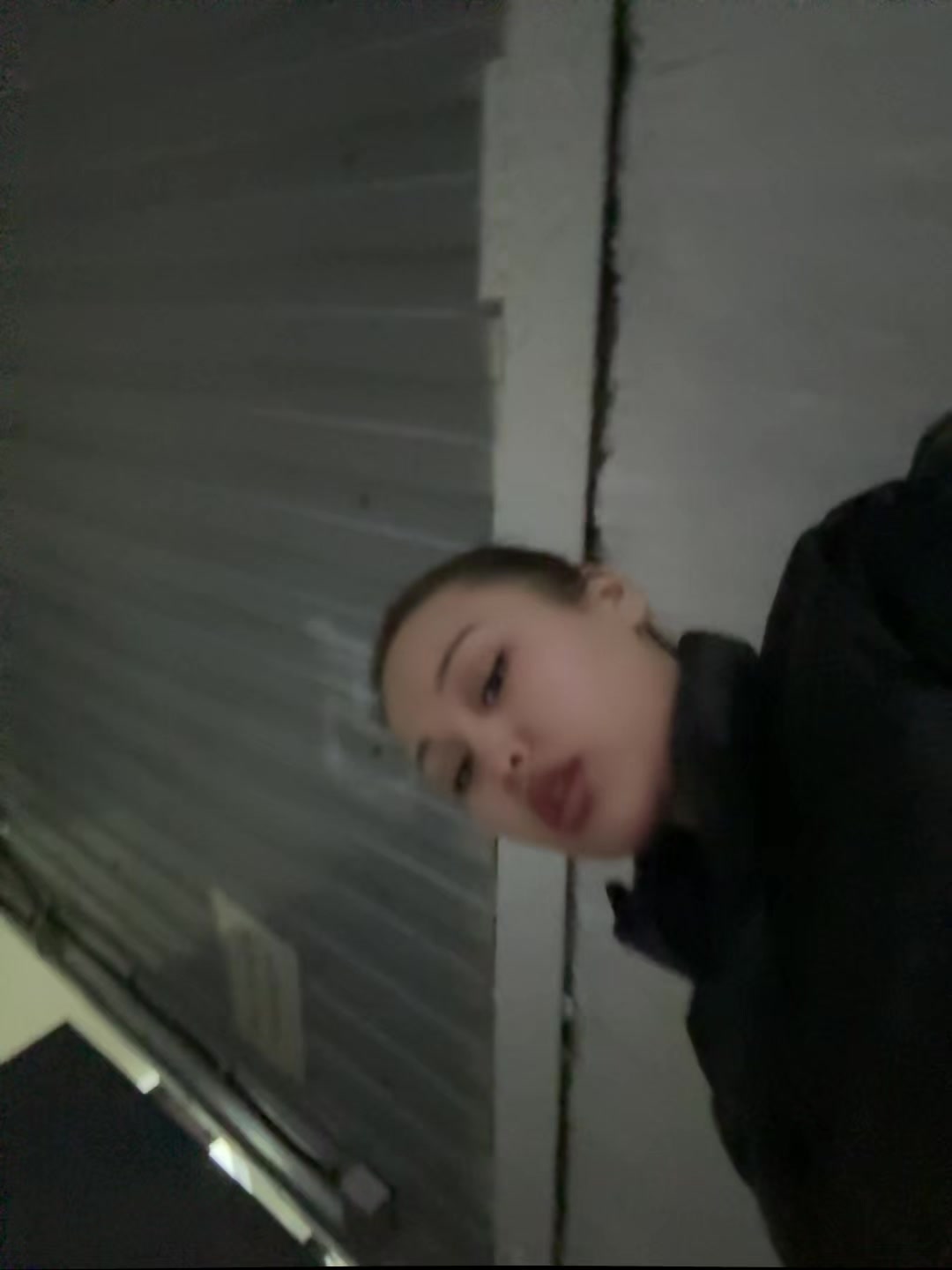 @~