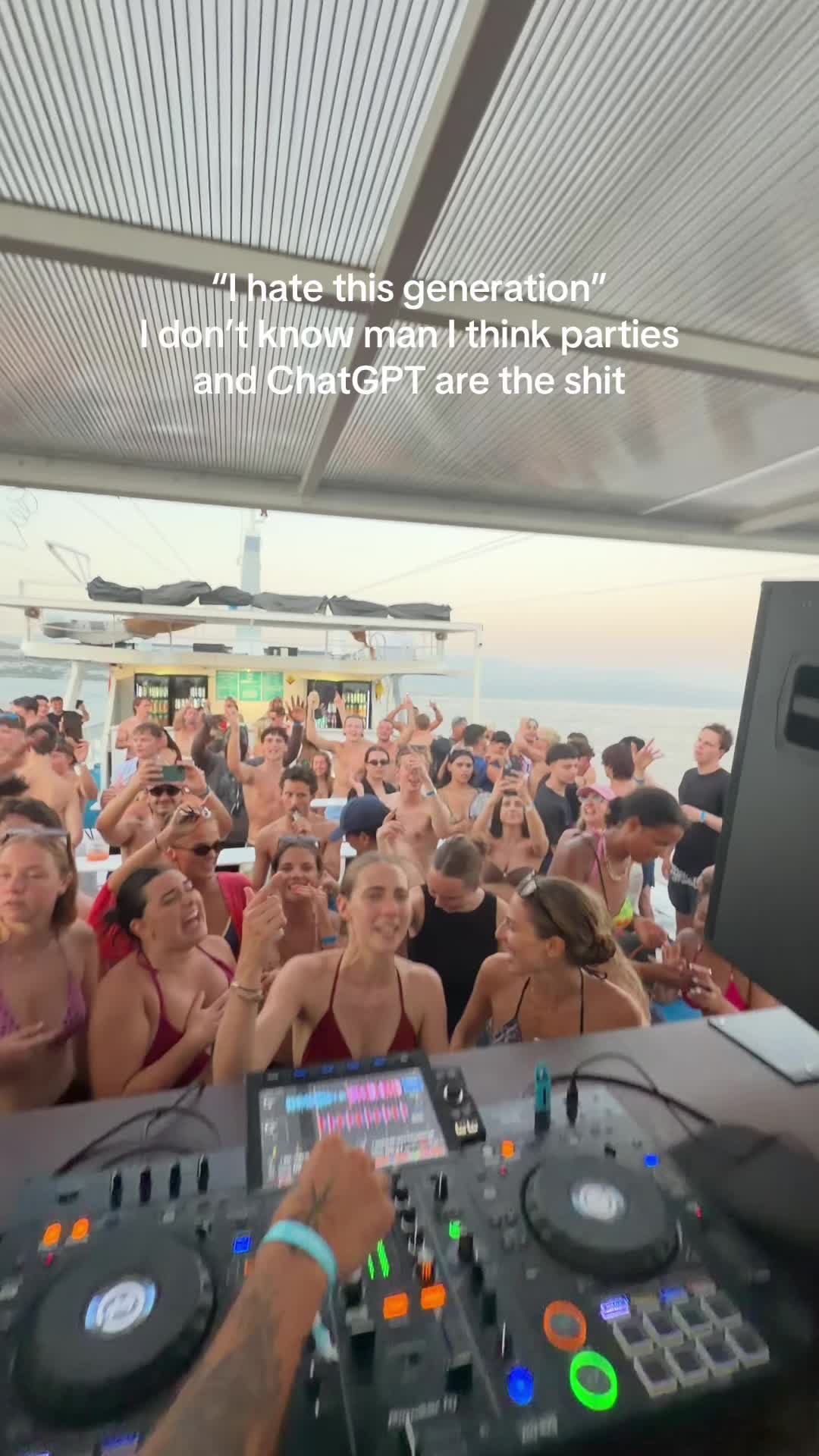 @Out To Sea - Split Boat Party