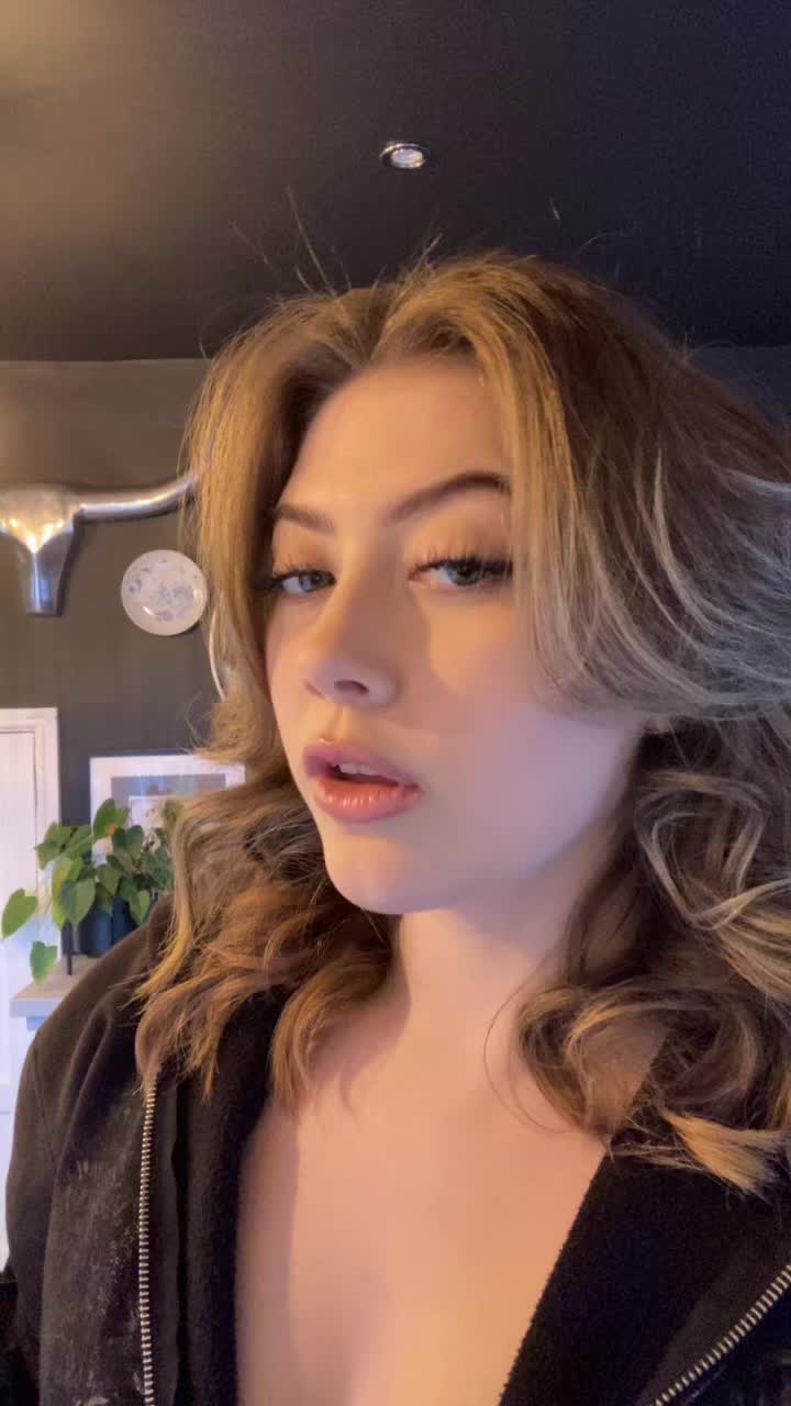 @Evie 🖤