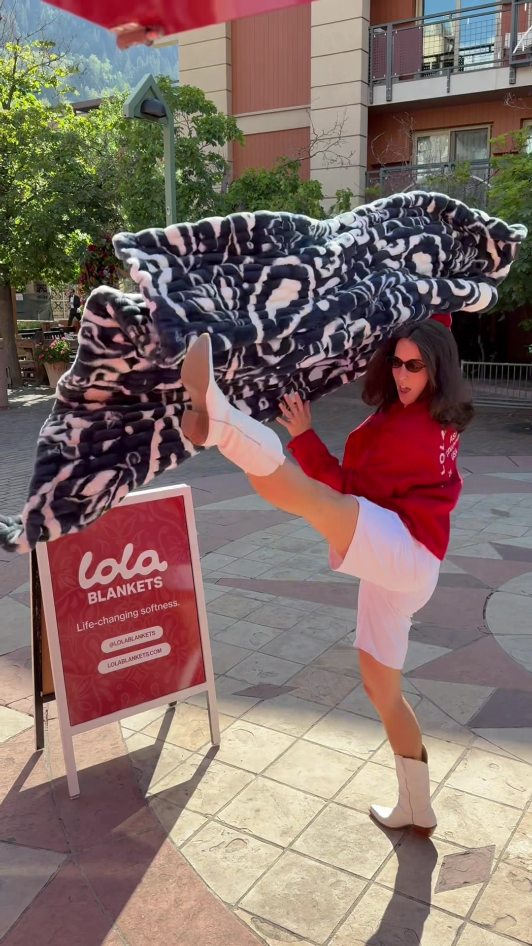 @lolablankets