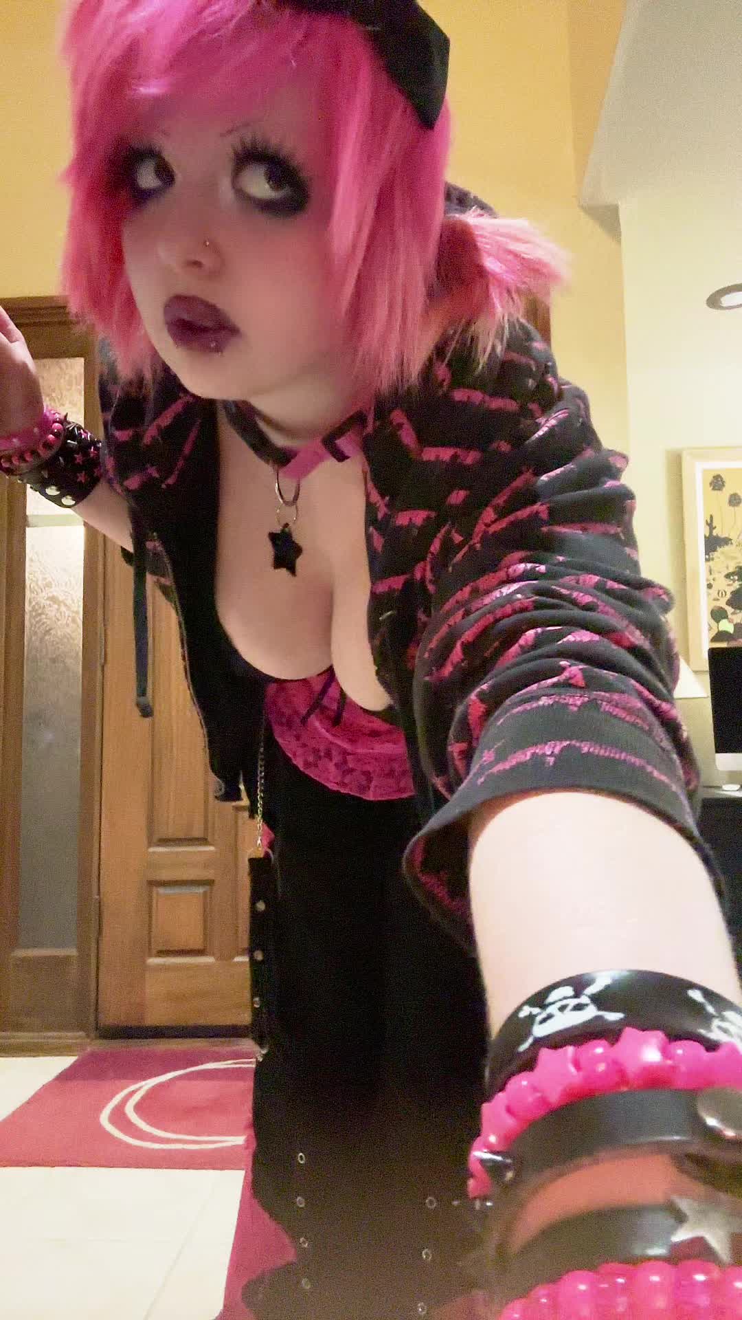 @scenetweek