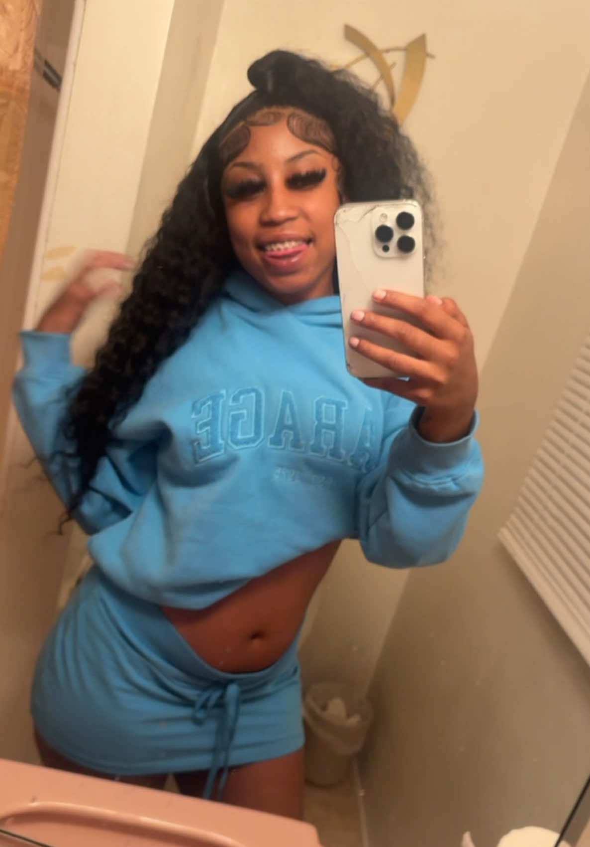 @rayneezy
