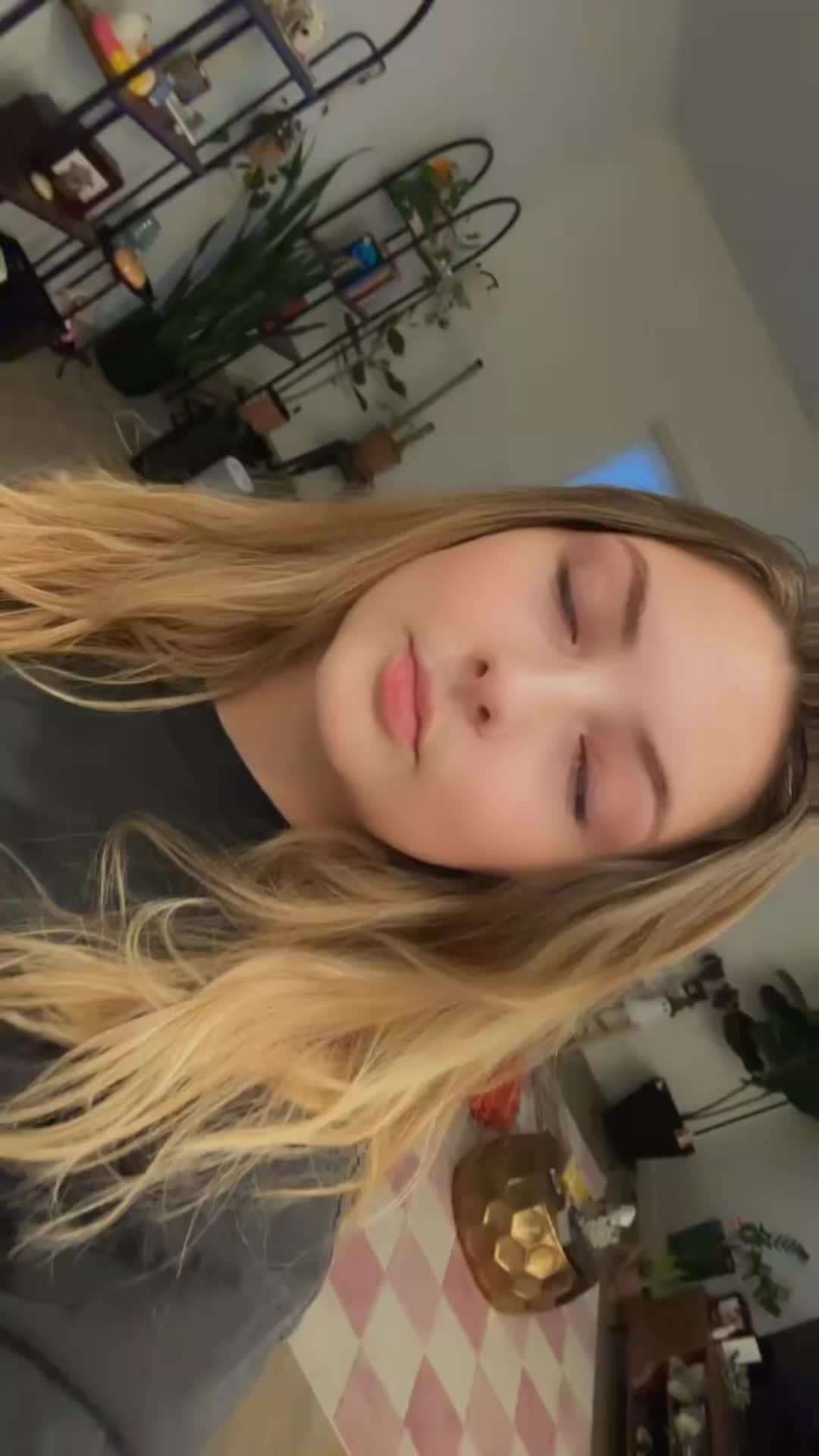 @CourtneyC23_
