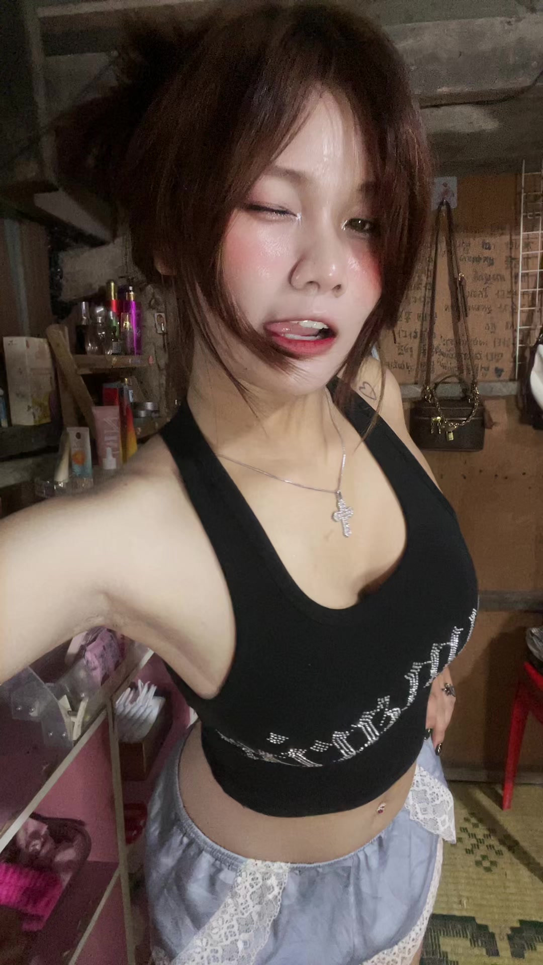 @T