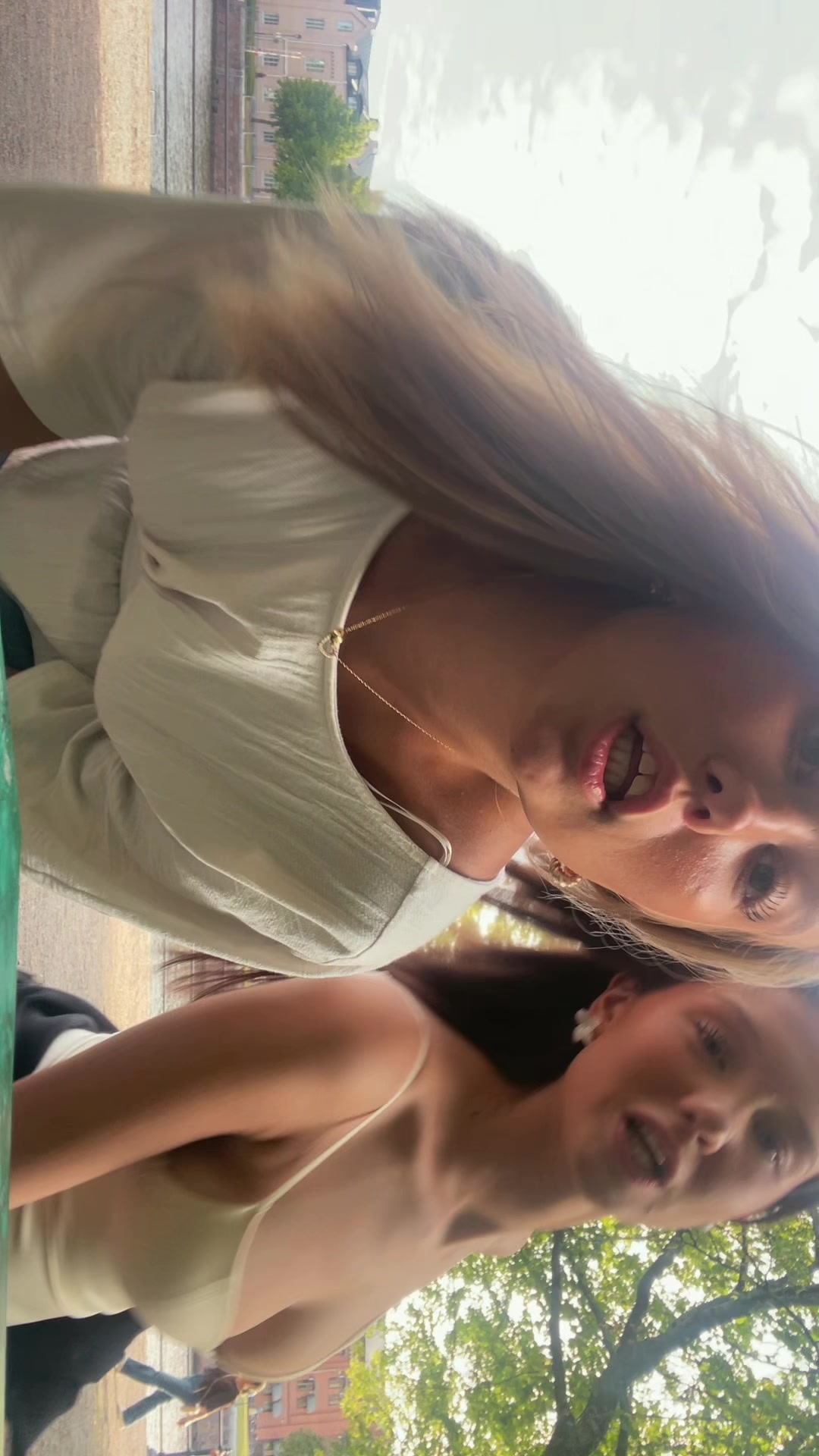 @Loviss