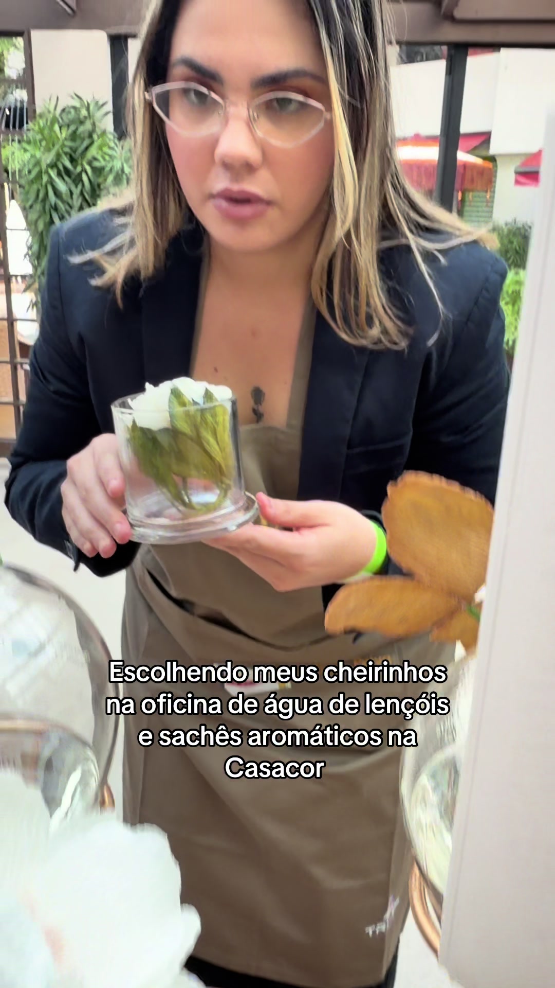 @anadelamonica