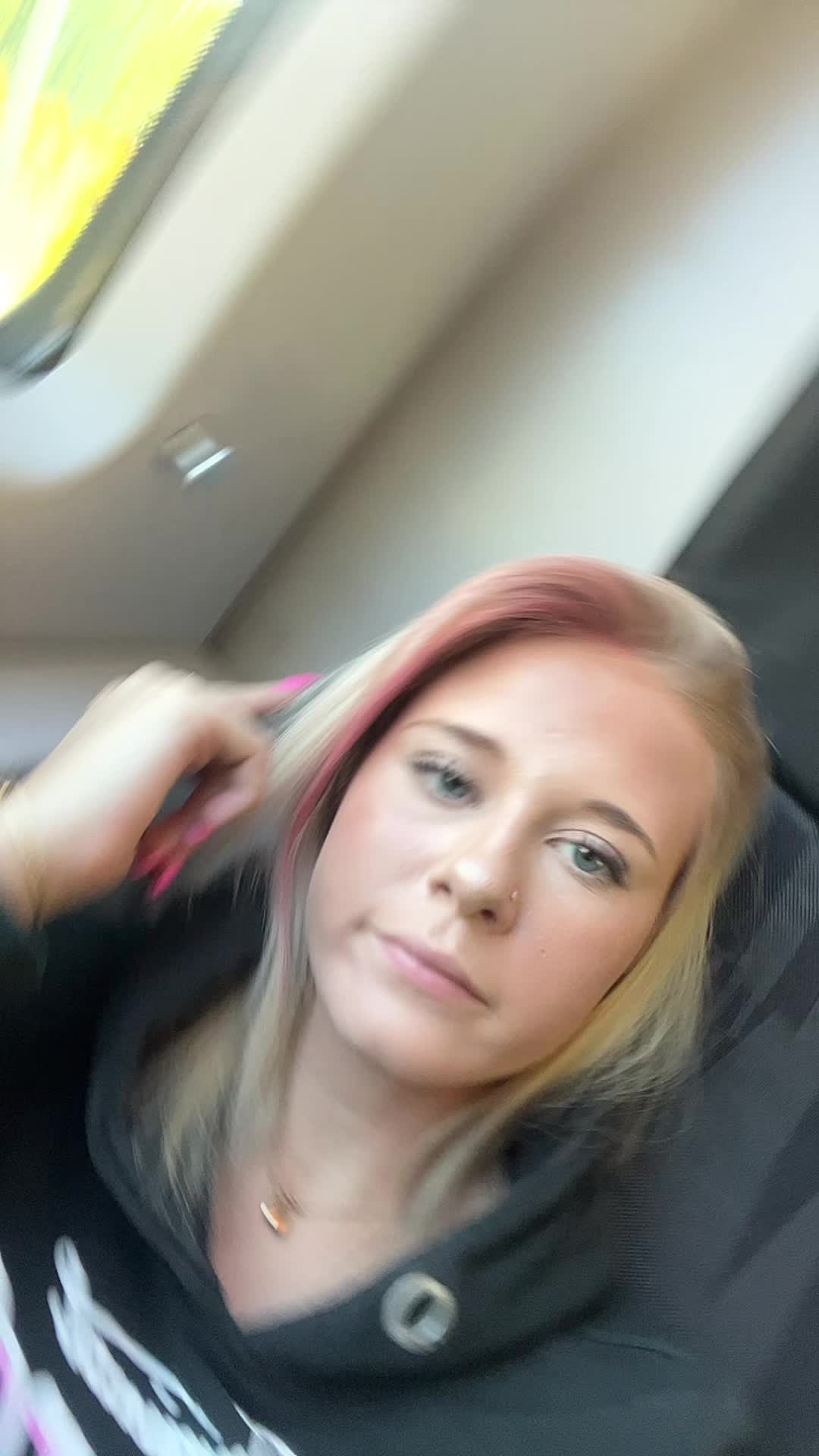 @𝕃𝕚𝕤𝕖𝕟