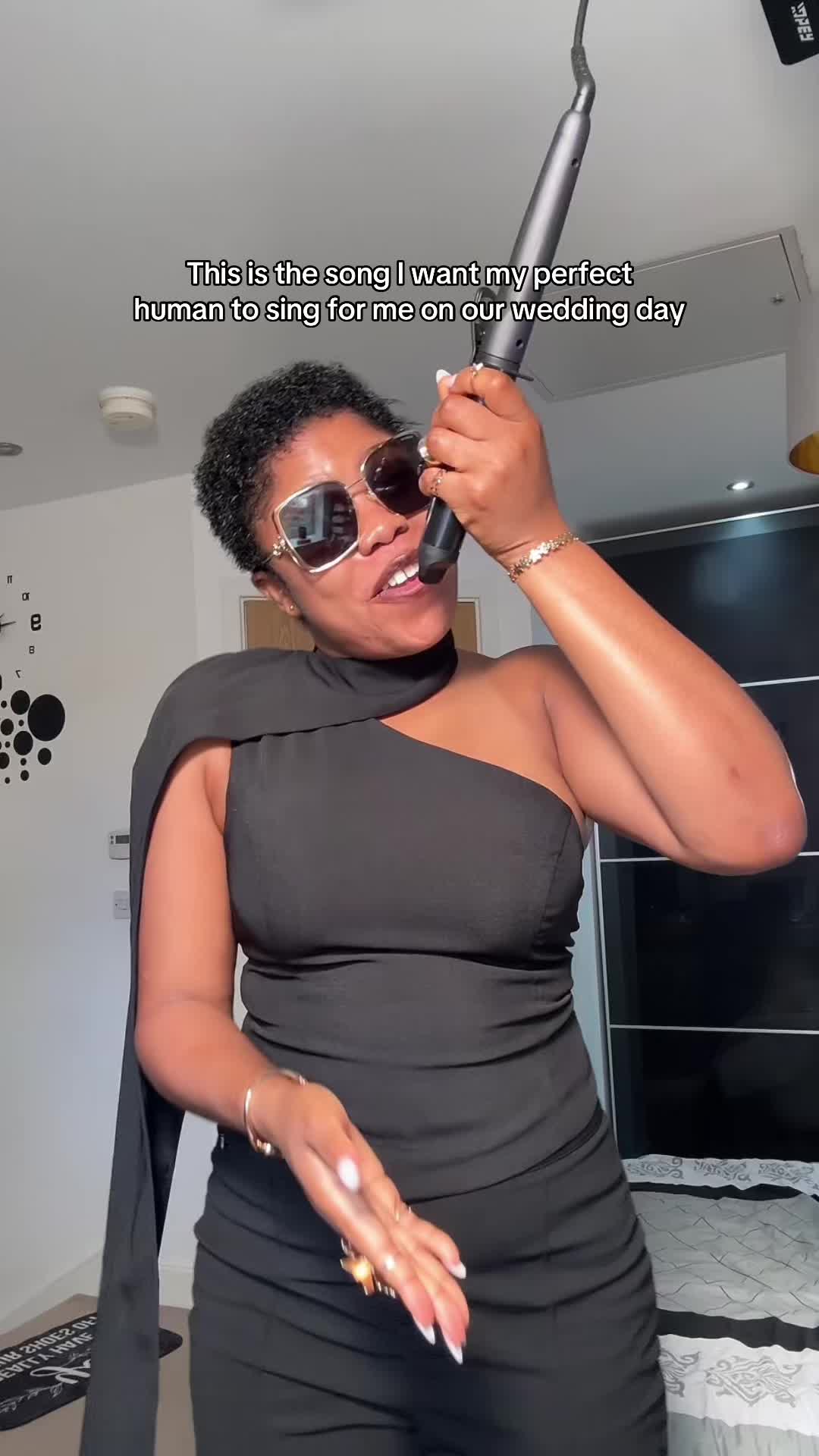 @Vibe Queen🎙️👑
