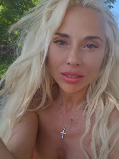 @BlondiFox