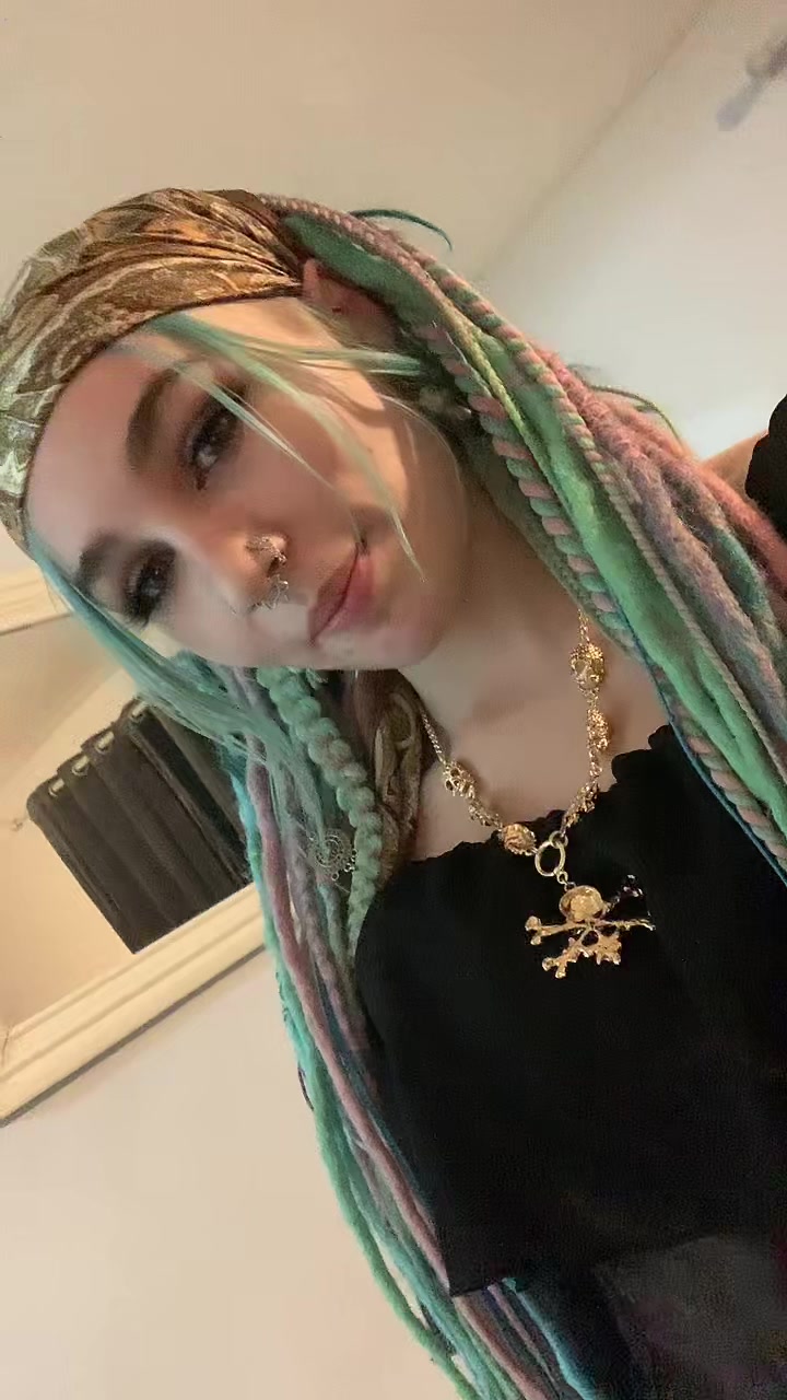 @miley🏳️🌈