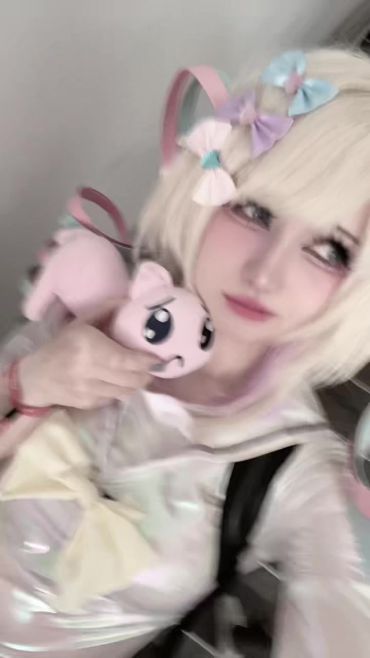 @⃟