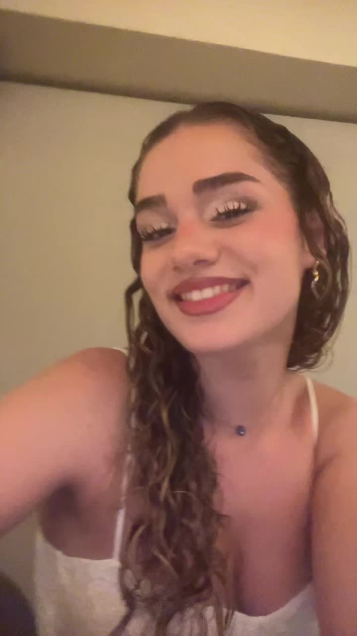 @𝒱