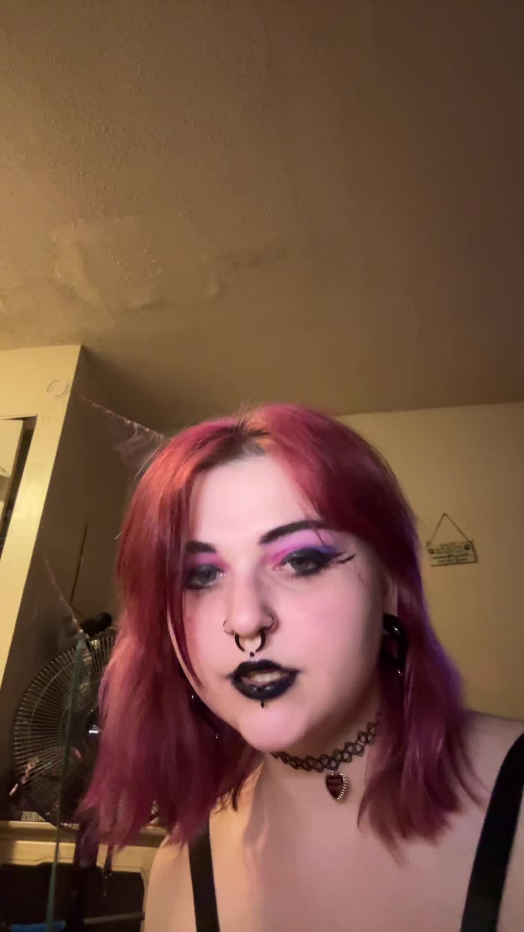@hauntinglyradgirl