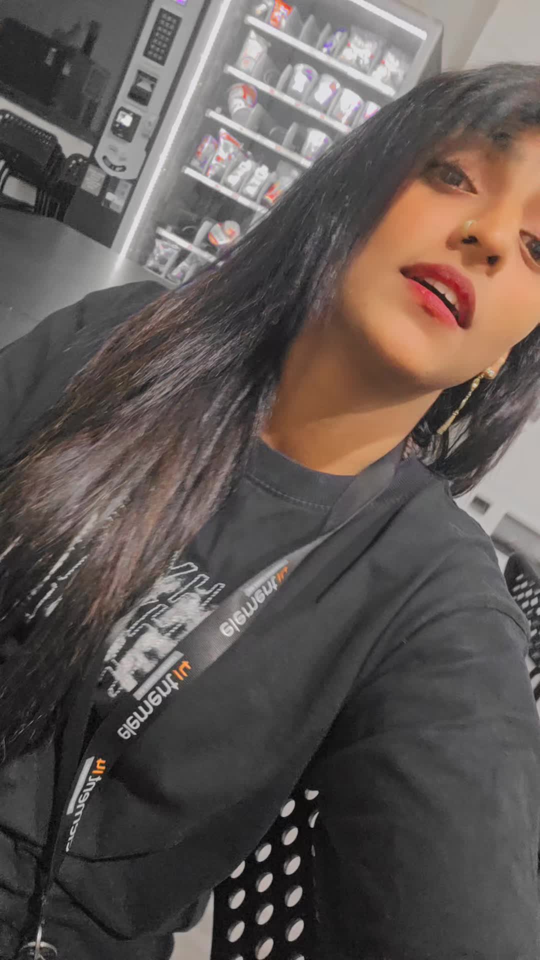 @P U G A N E S N A I R 🤍❤️
