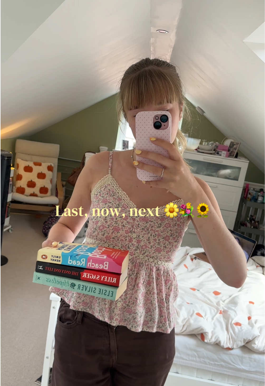 @HollysLibrary🌙