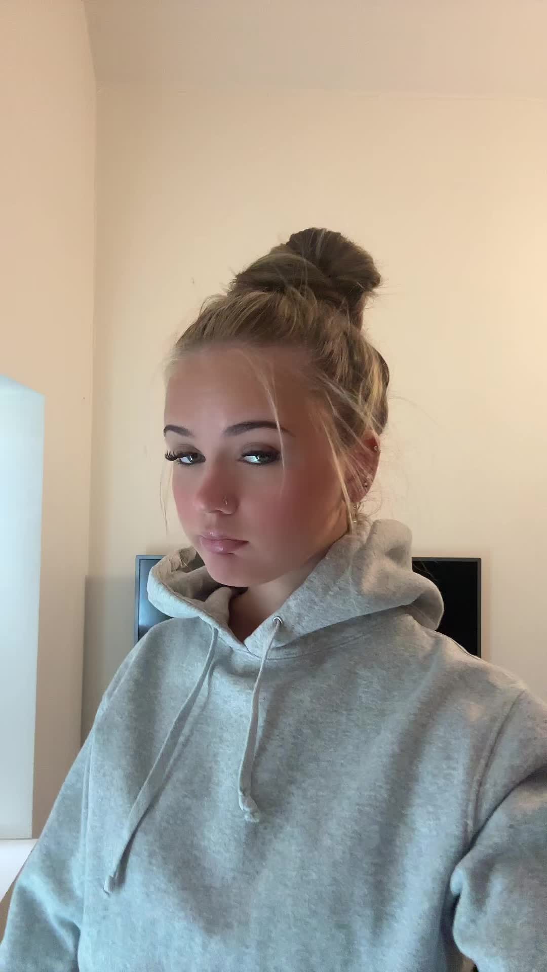 @𝓛𝓲𝓷𝓮-𝓢𝓸𝓯𝓲𝓮🥂🪩