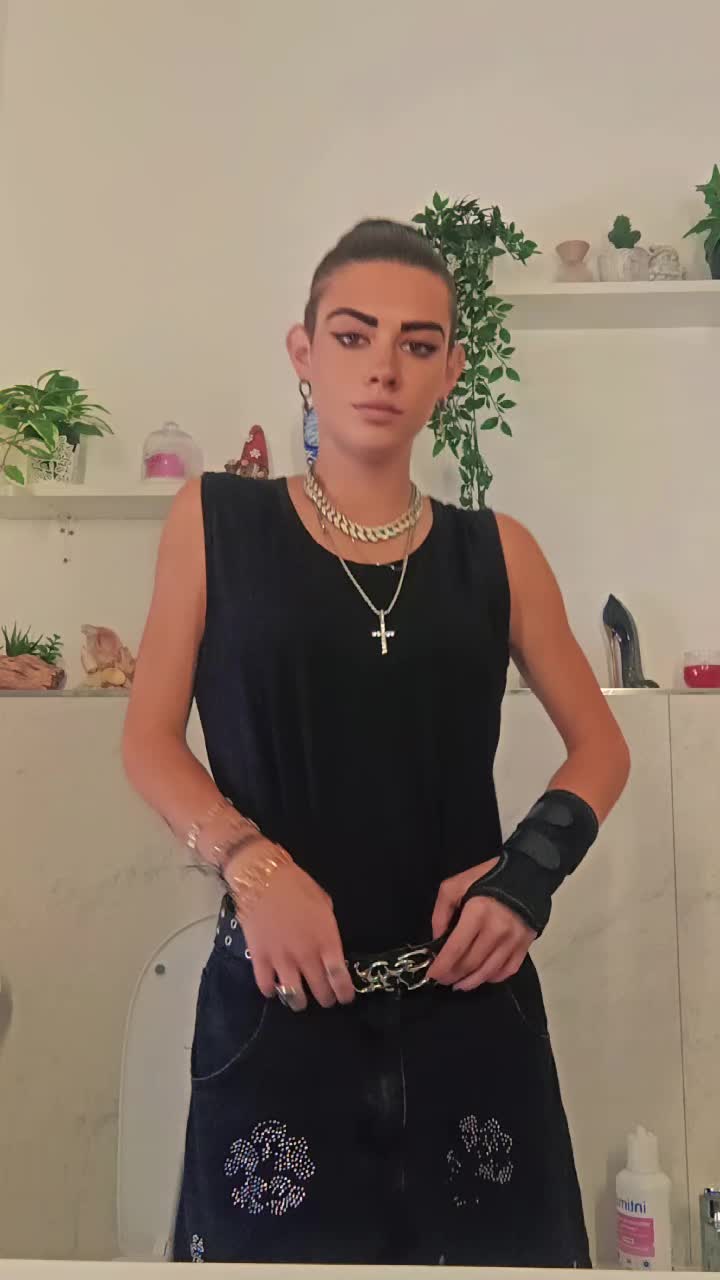 @Ally_04