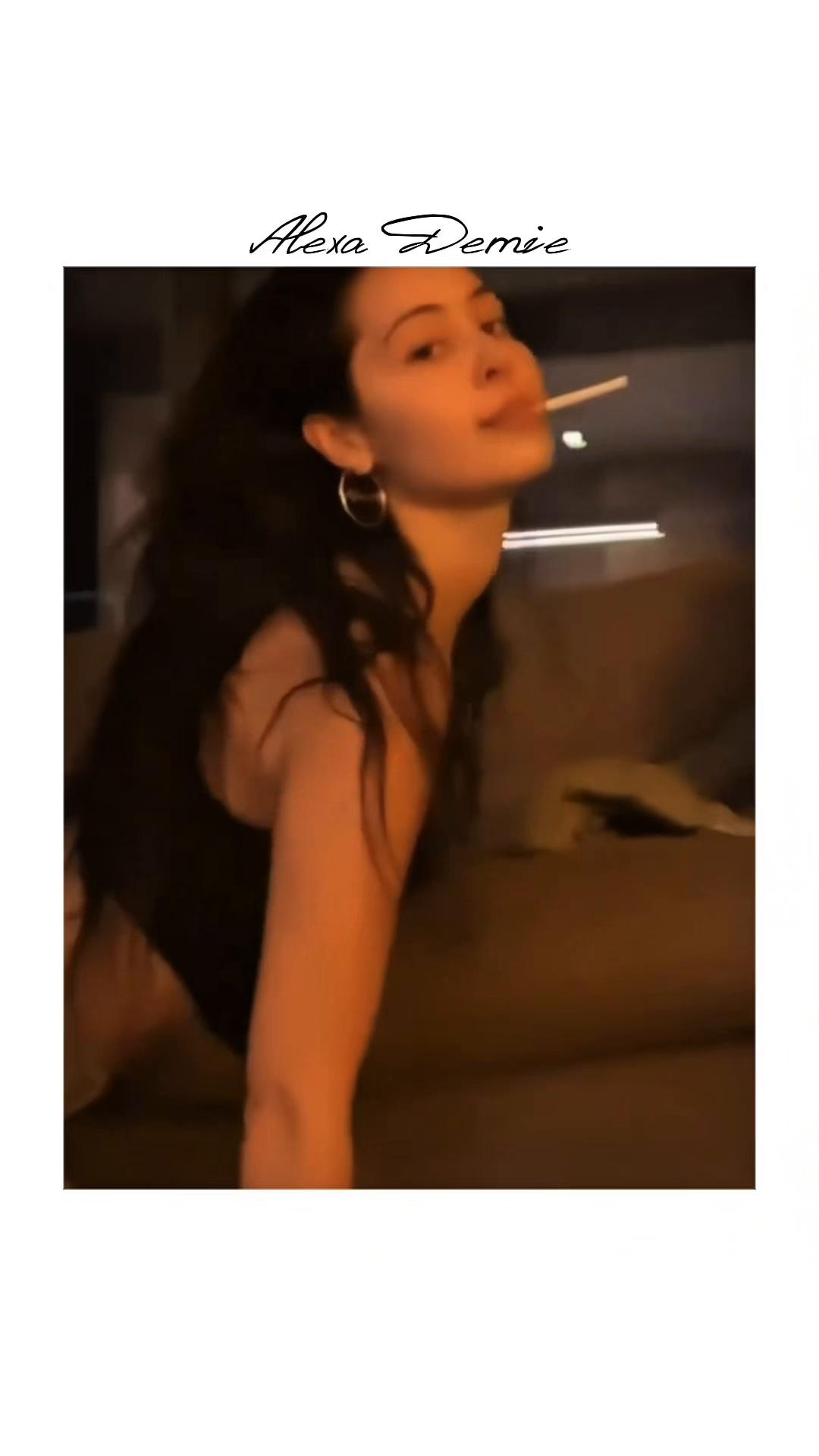 @👾
