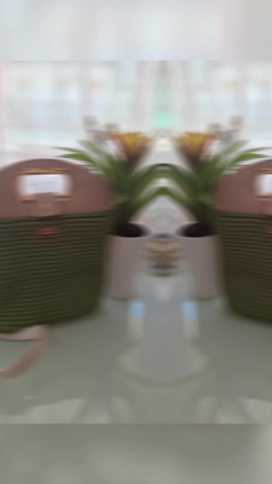 @Vania