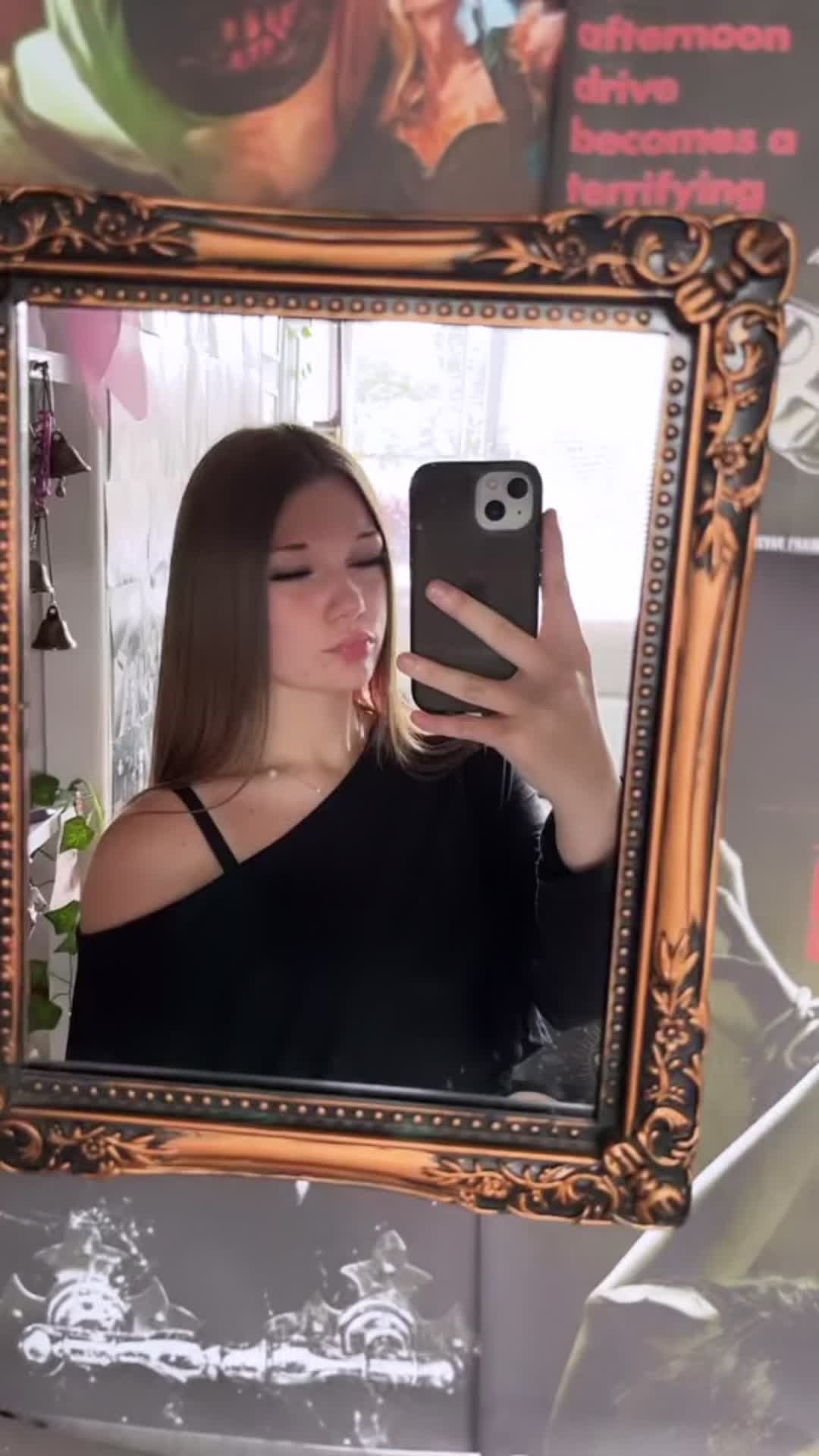 @bonnie🕸️.