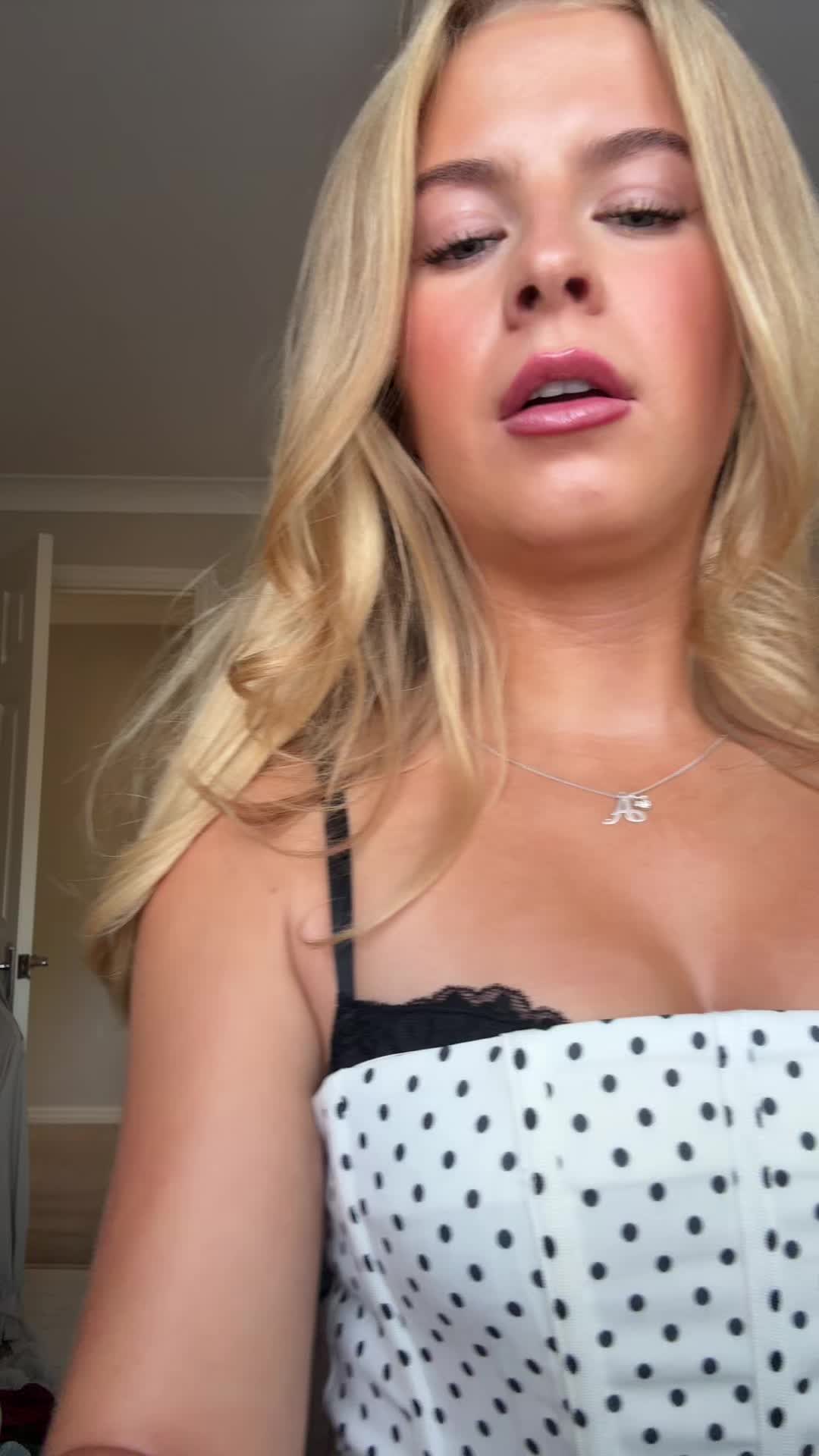 @mollywalker18x