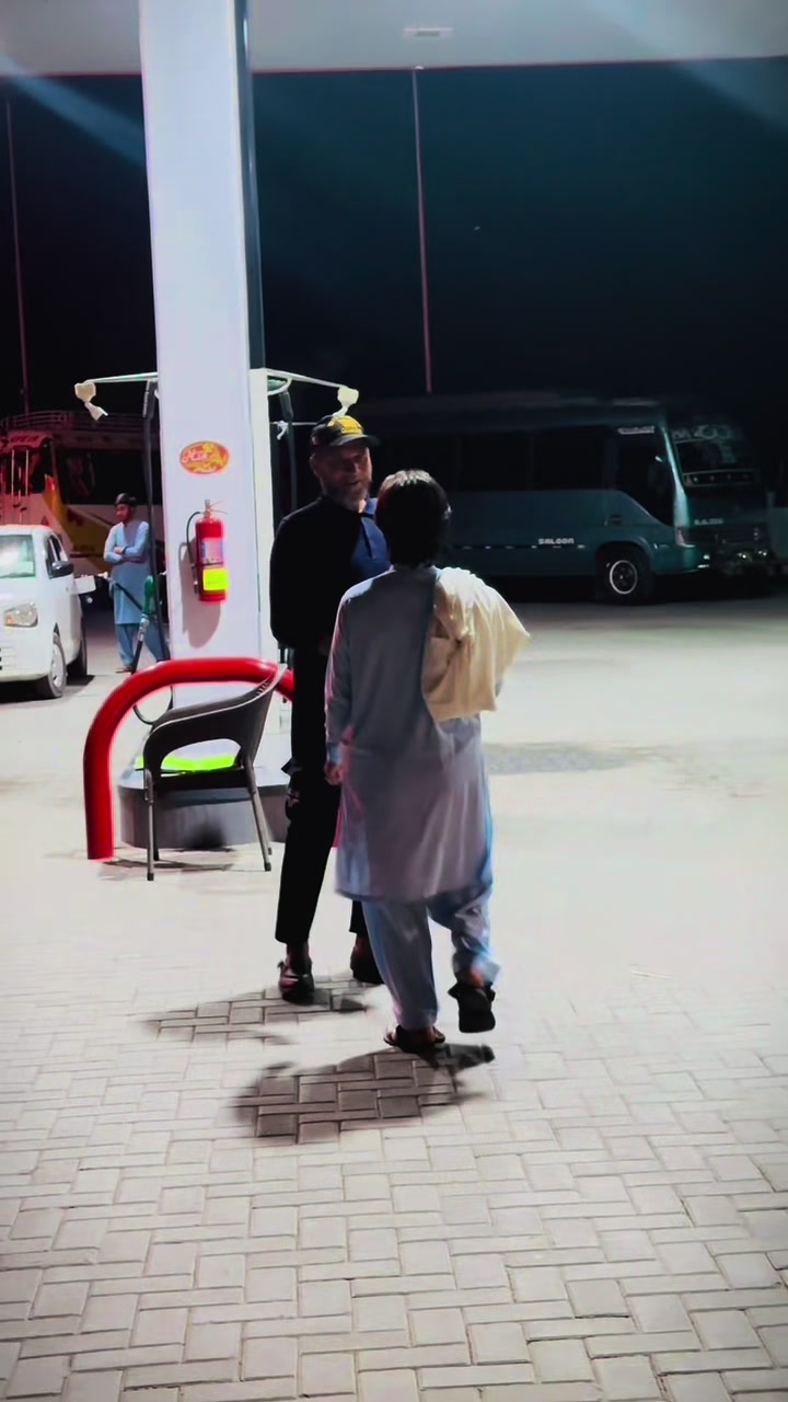 @𝑯𝒂𝒓𝒊𝒔 𝒌𝒉𝒂𝒏 💸