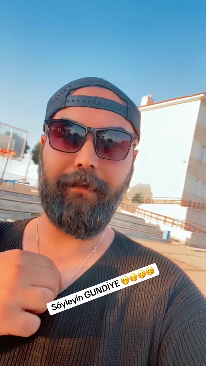 @&Ouml;zkan &Uuml;z&uuml;m