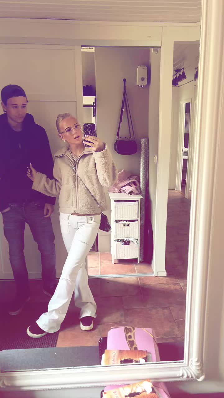 @👱🏼♀️🫰🏼6️⃣7️⃣🫰🏼👱🏼♀️