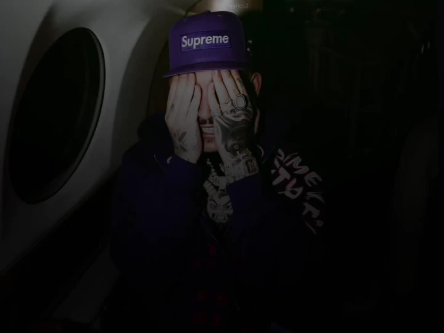 @🦦