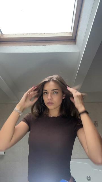 @👩🏻&zwj;🦱