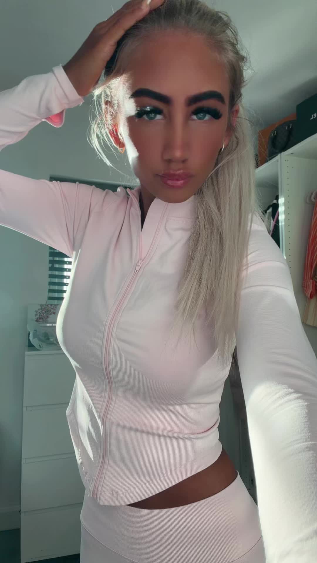 @pxlxaa24_