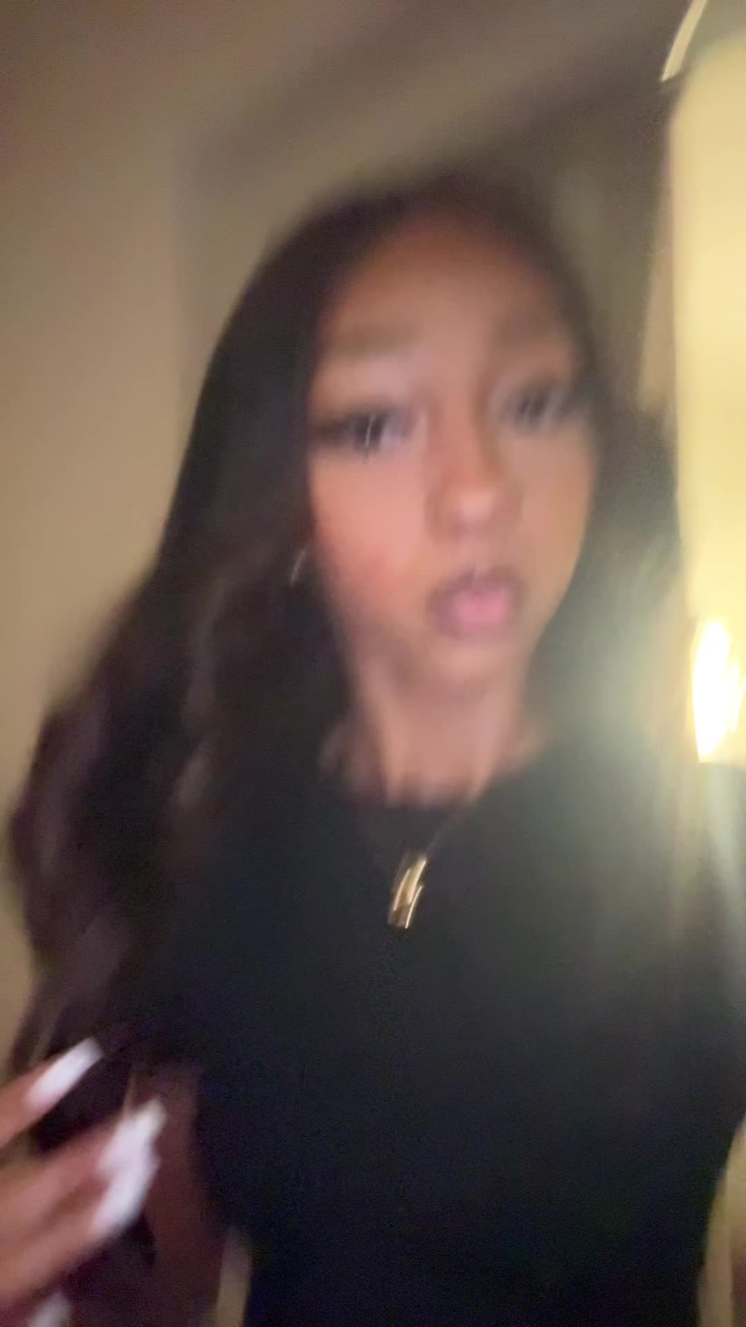 @sofia🐐’.