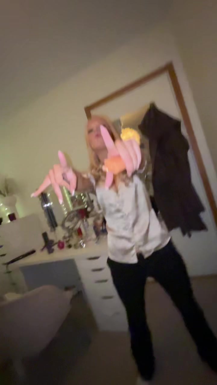 @Linn&eacute;a😹