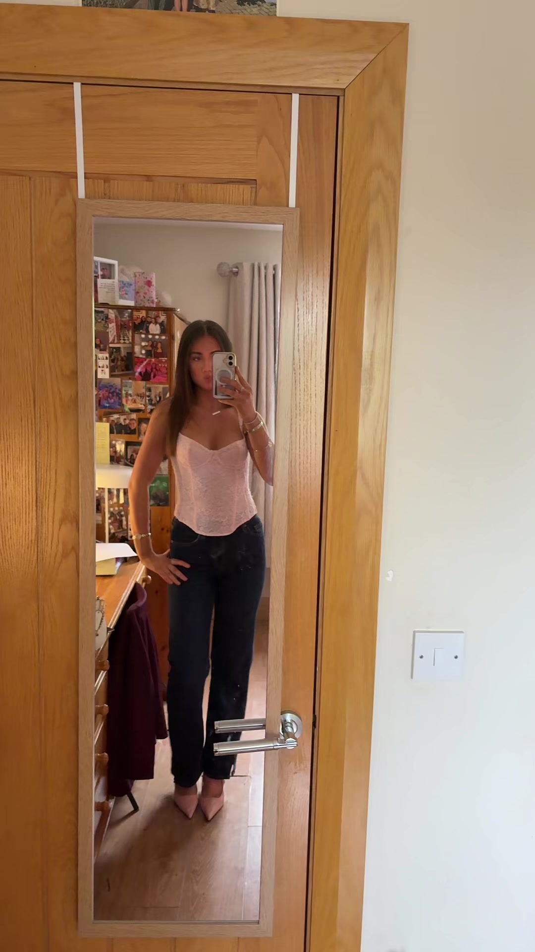 @.ainehughes