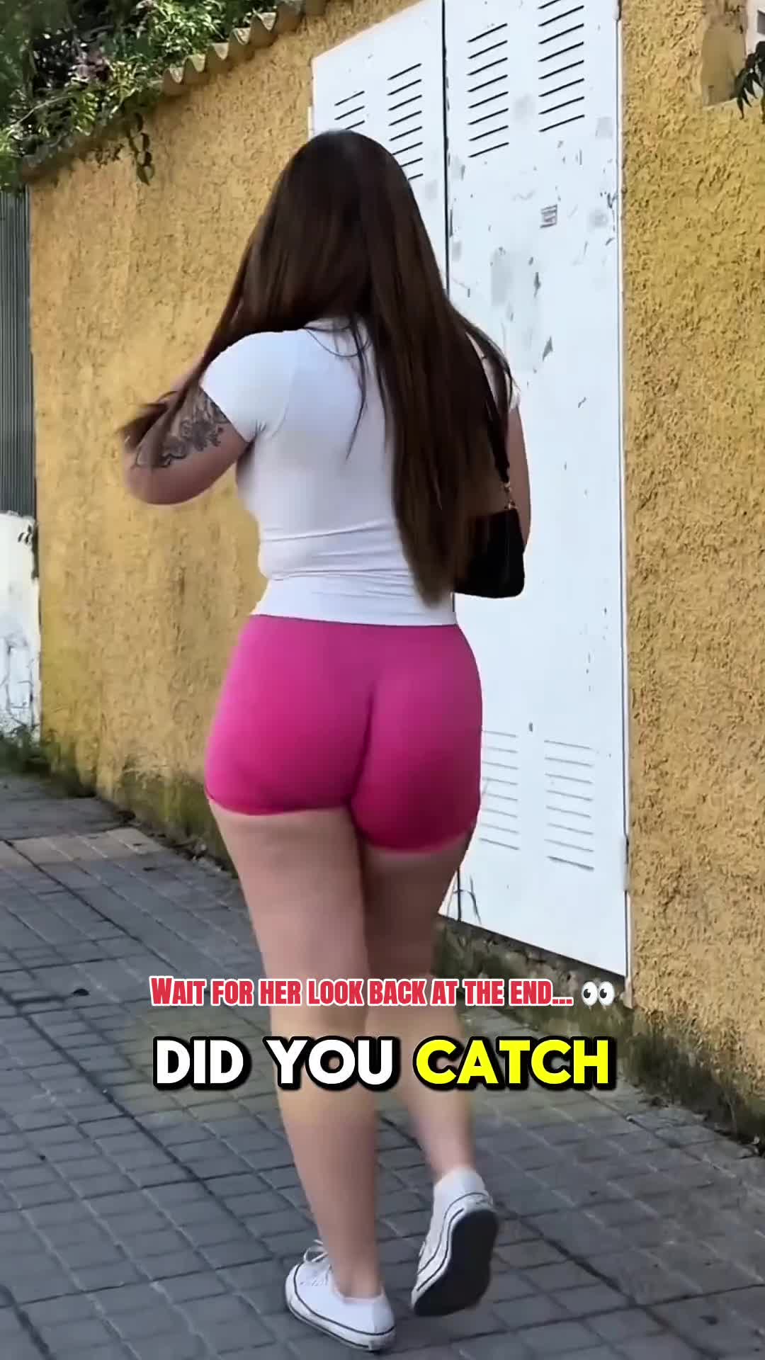@Candid Looks