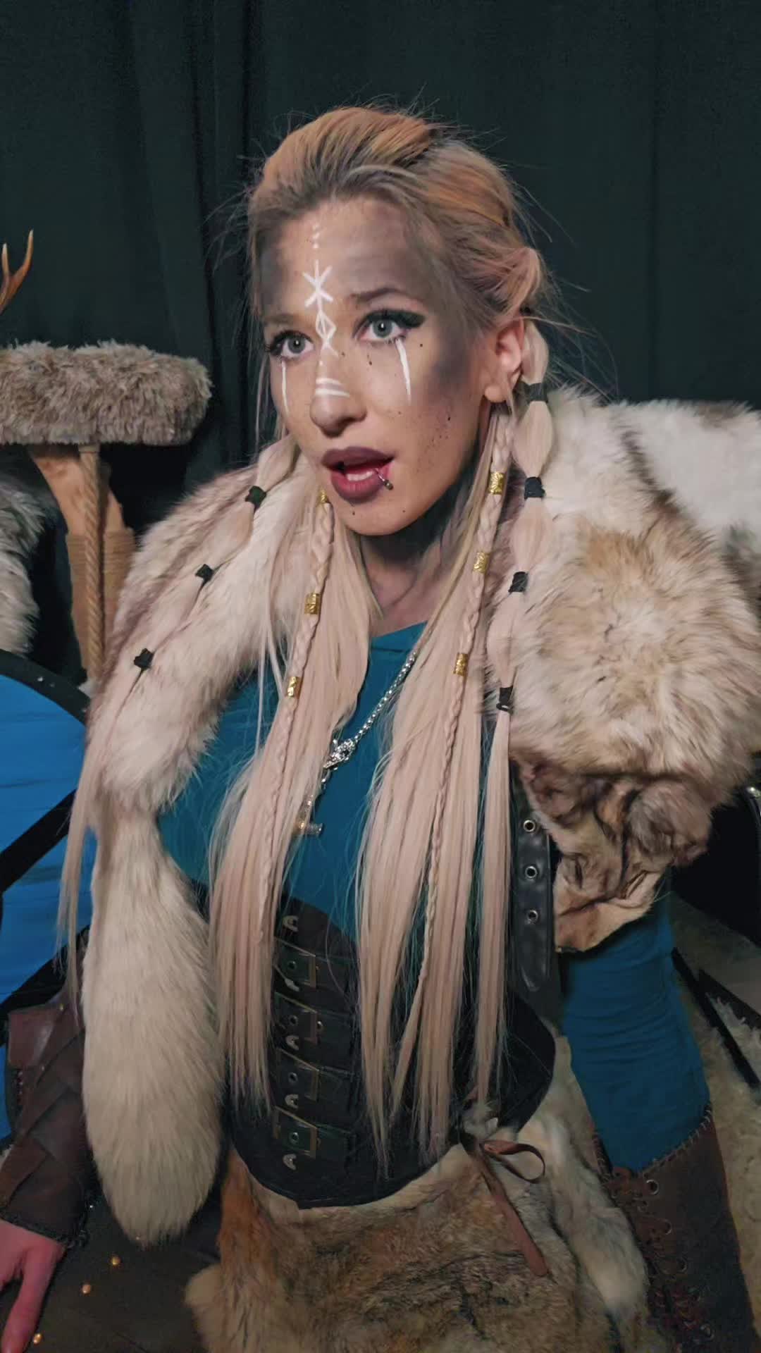 @VikingJulia