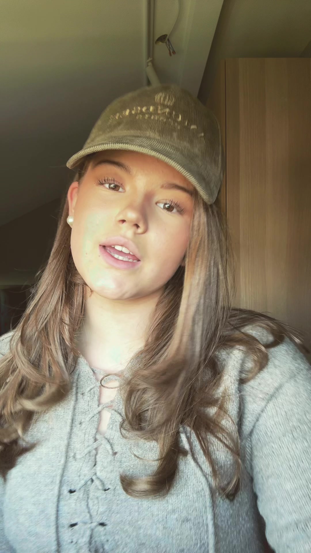 @??