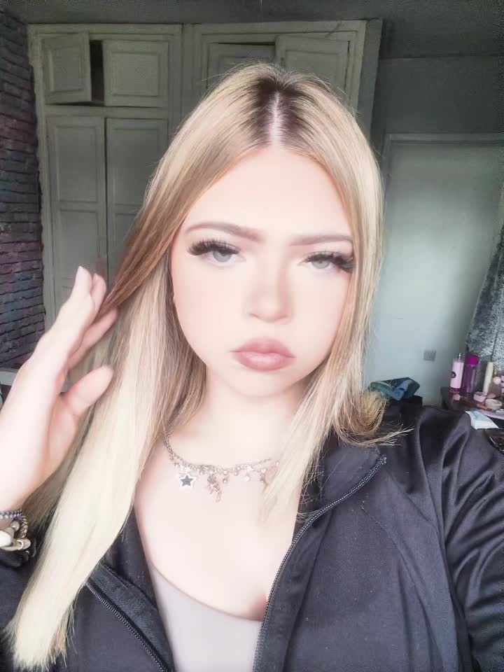 @🪽👱♀️