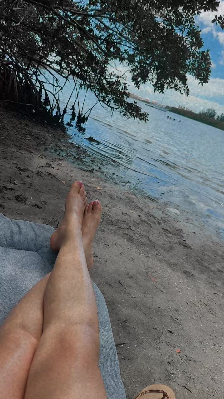 @andreeaj25