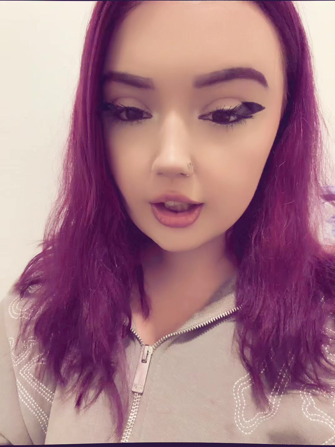 @𝐂𝐡𝐥𝐨𝐞 ꨄ︎
