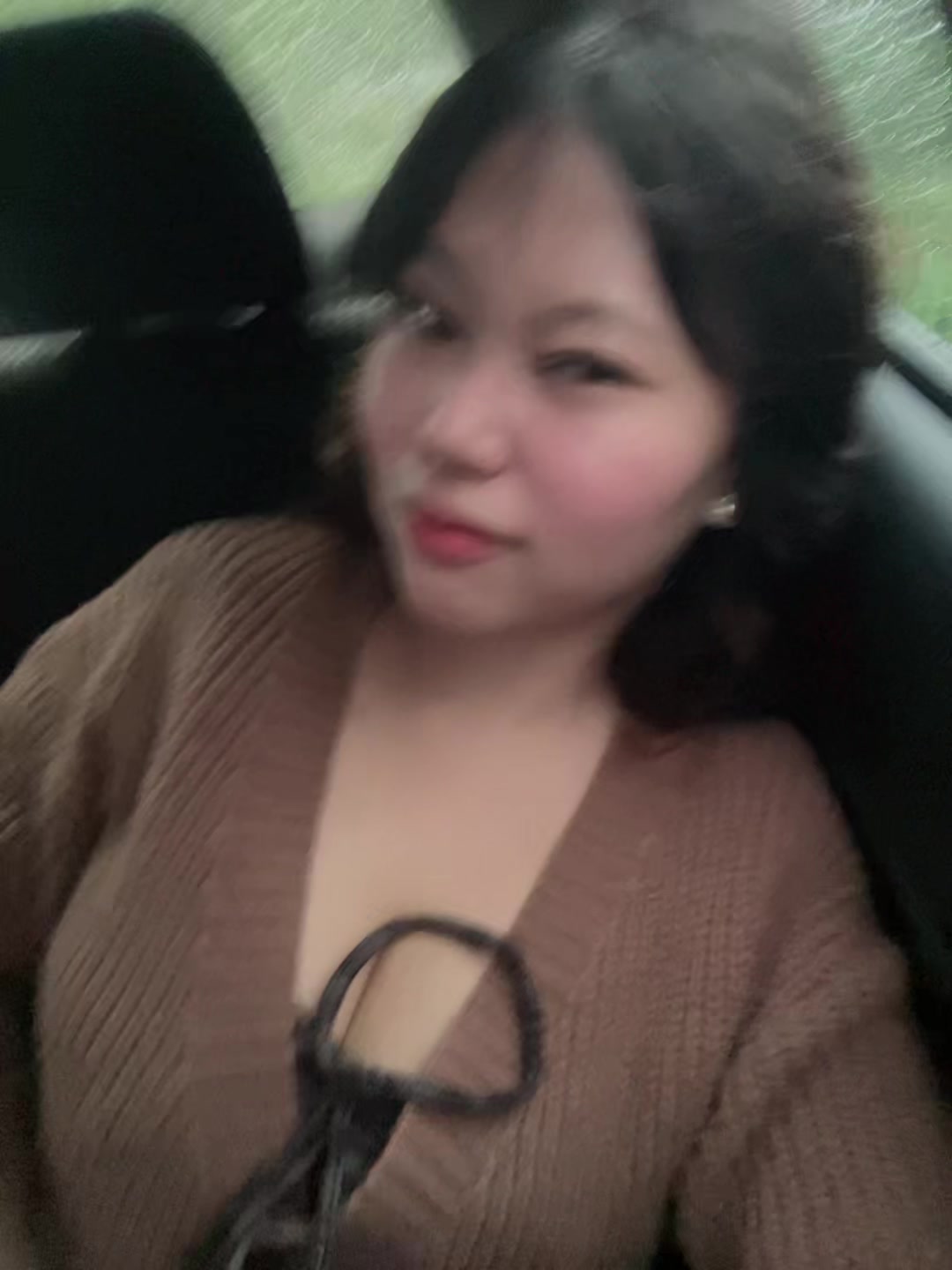 @:>