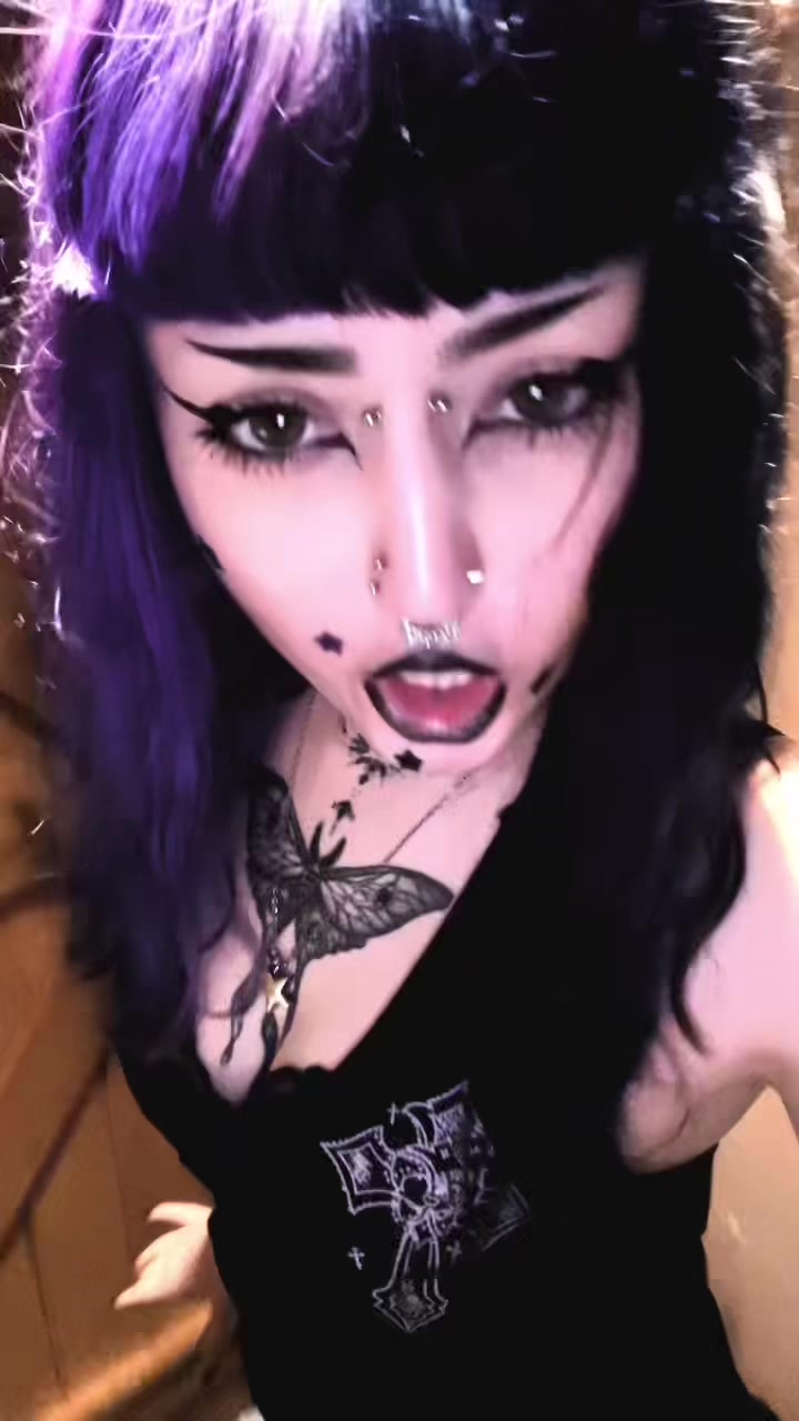 @mothmxnchr