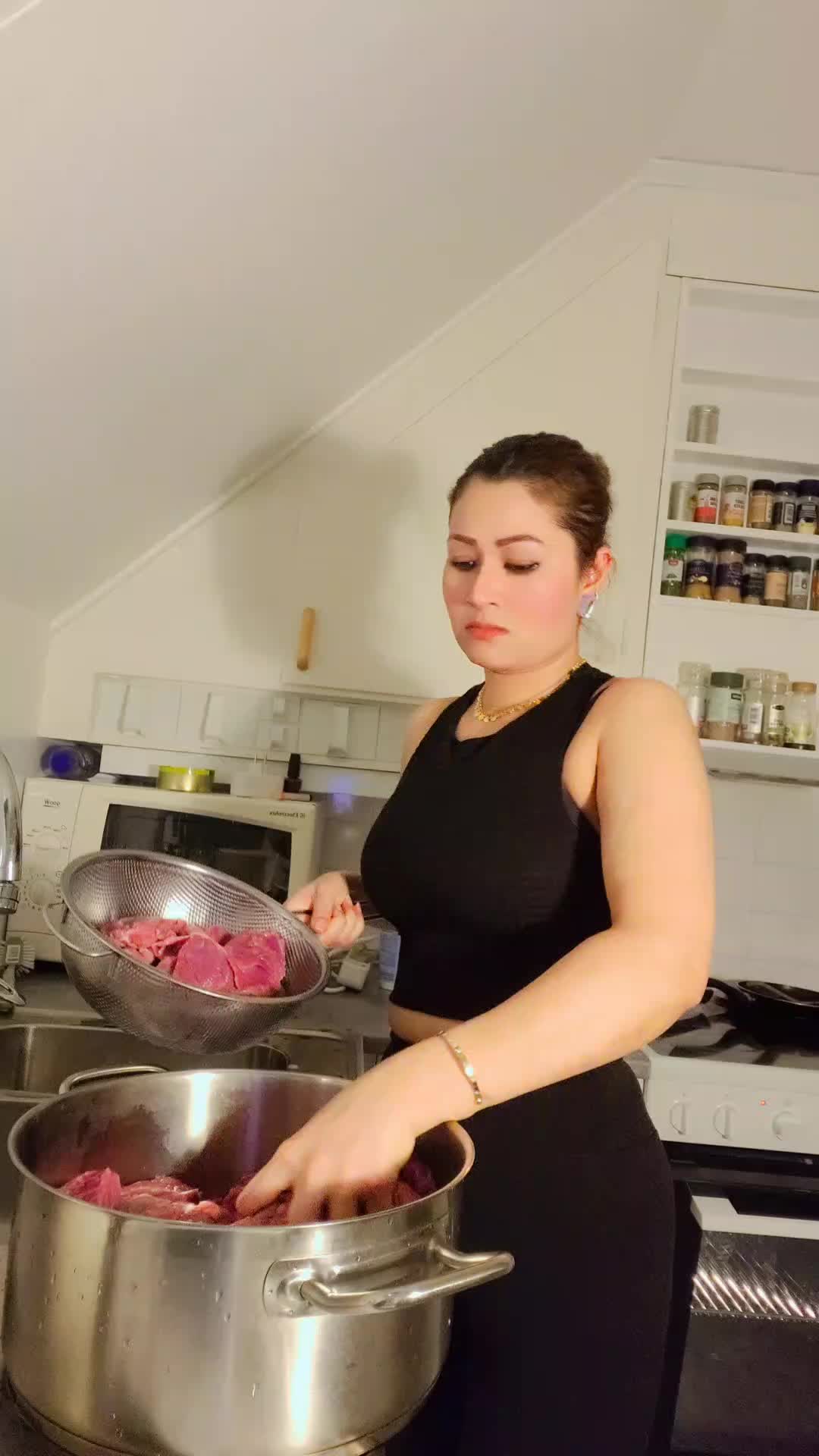 @Tasnia/Tasu🇸🇪