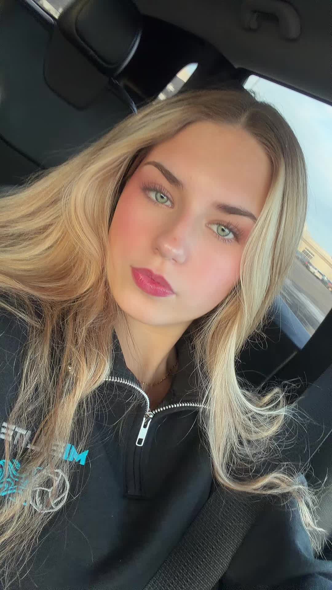 @🥂