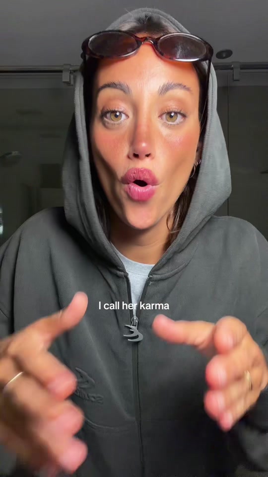 @LIA MIZRAHI