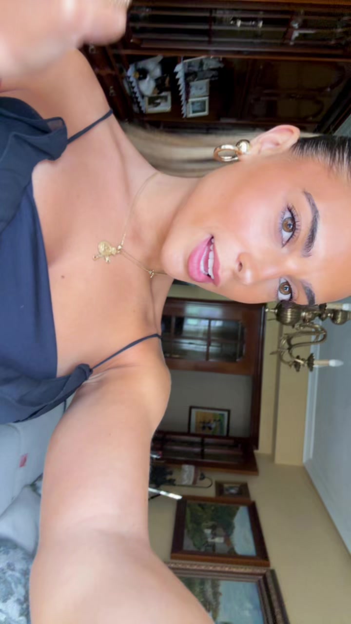 @L A U R A