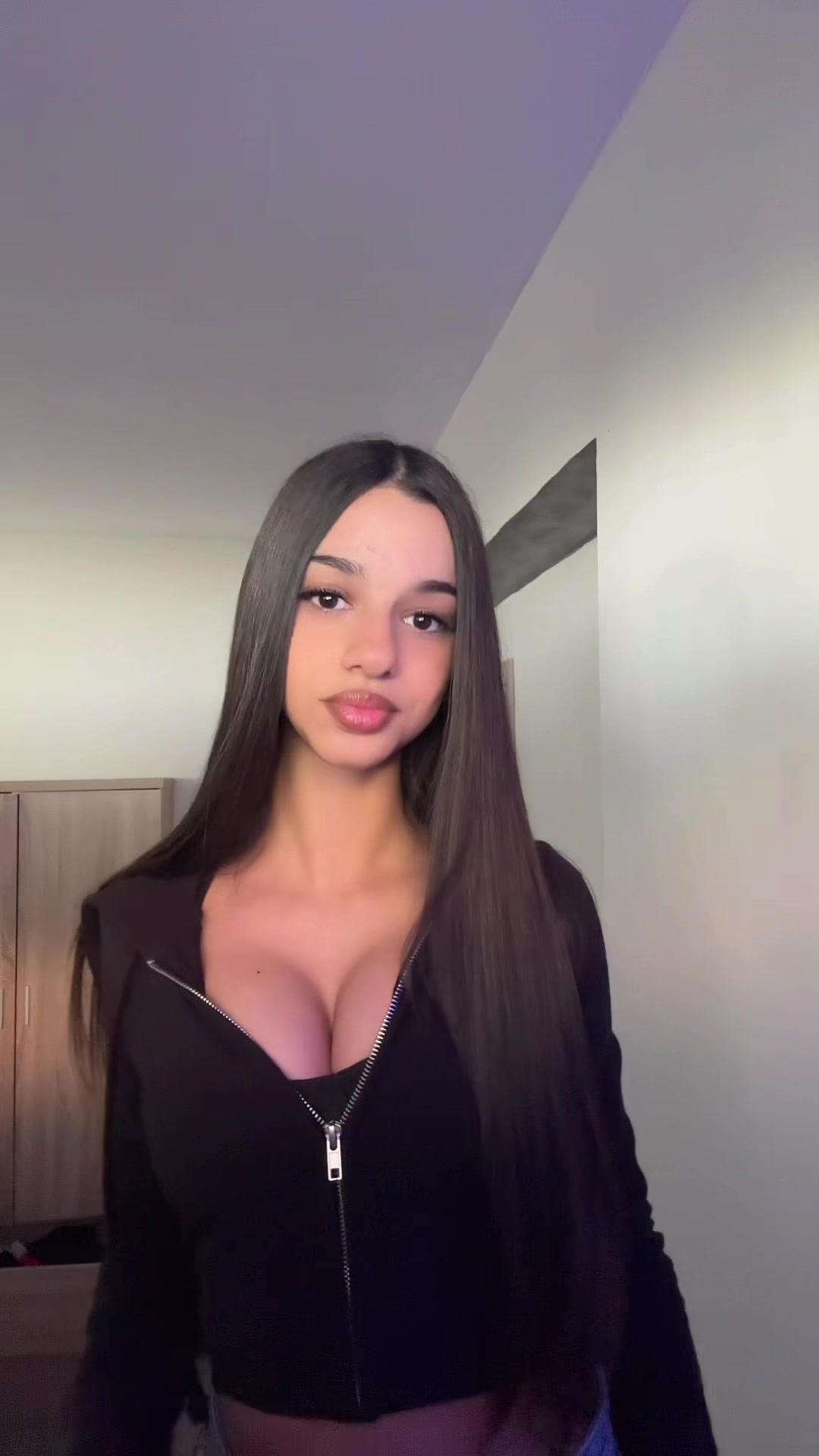 @𝑒𝓁𝑒𝒻𝓉𝒽𝑒𝓇𝒾𝒶